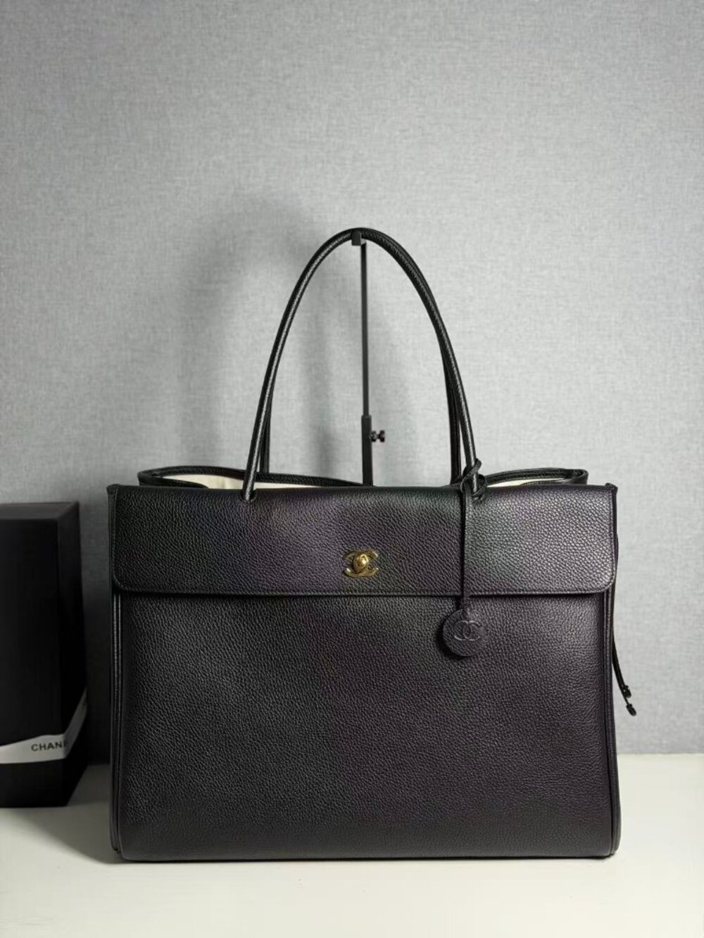 Classic CHANEL bag: A Stylish and Versatile Choice for Elegance